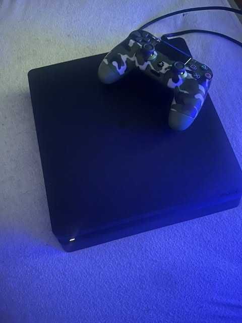 Playstation 4 със седем игри