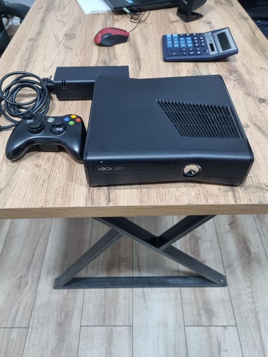 Продам X Box 360 в идеальном состоянии