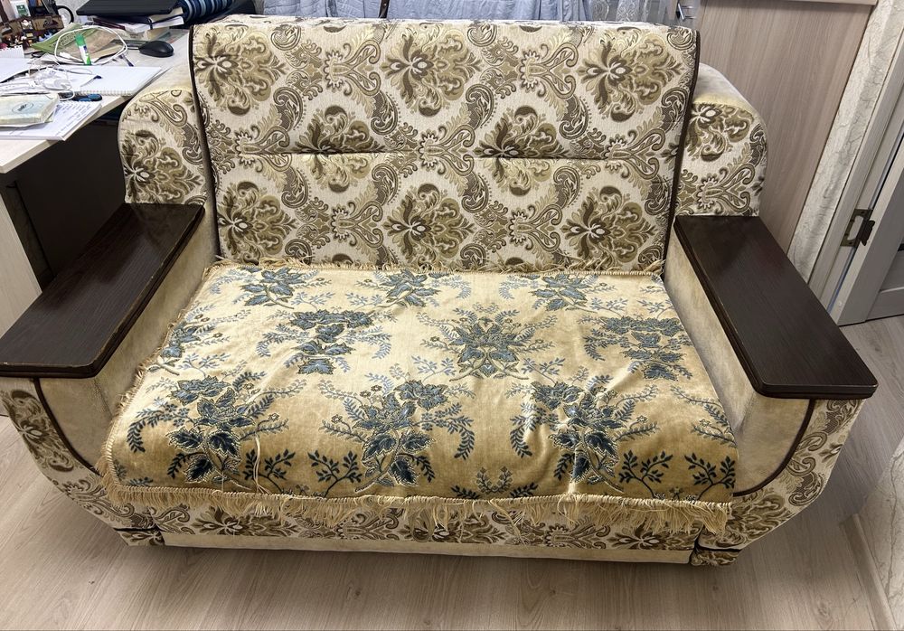 Продам диван в хорошем состоянии