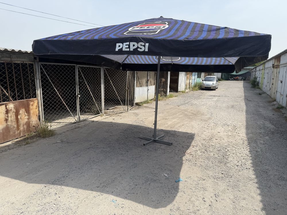 * большой садовый зонт Pepsi 4x4 хорошего качества б/у в хорошем состо