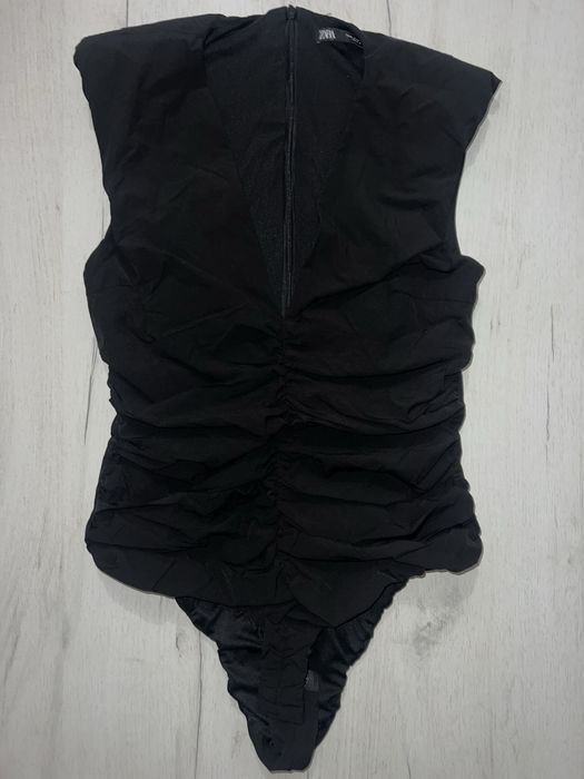 Чернo боди ZARA.