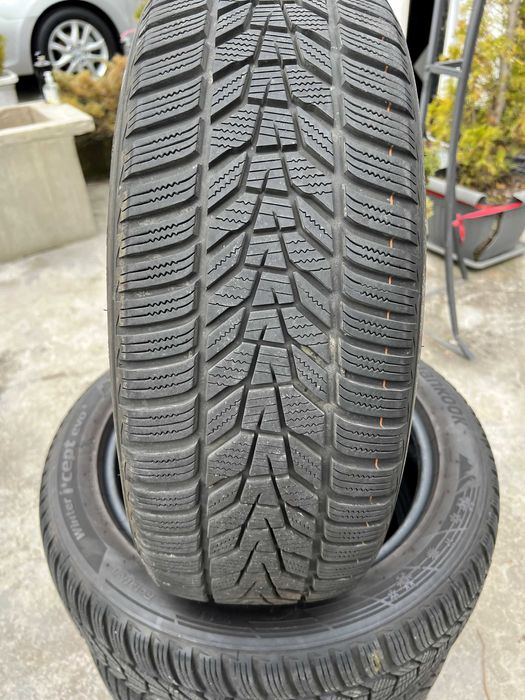 Продавам 2бр. зимни гуми Hankook 215/55/18 99V DOT2922 Made in KOREA!!