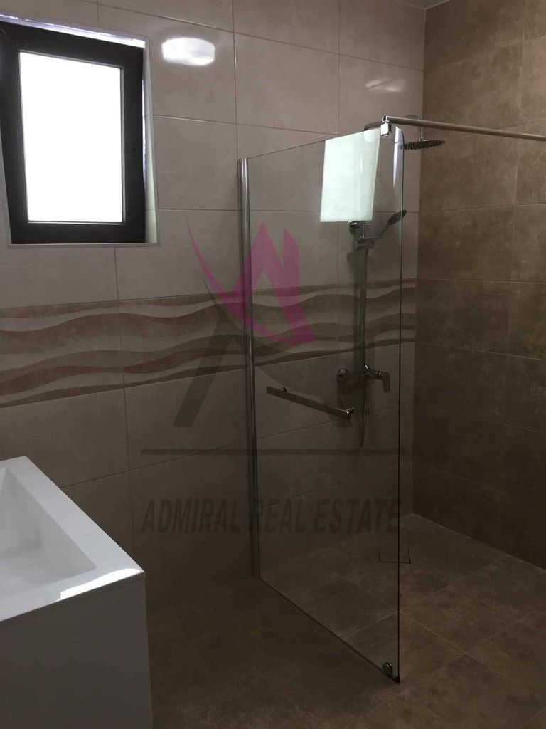 Продава се Двустаен апартамент в Варна, м-т Св. Никола - 68 кв.м за 2427 €/кв.м - Снимка #3