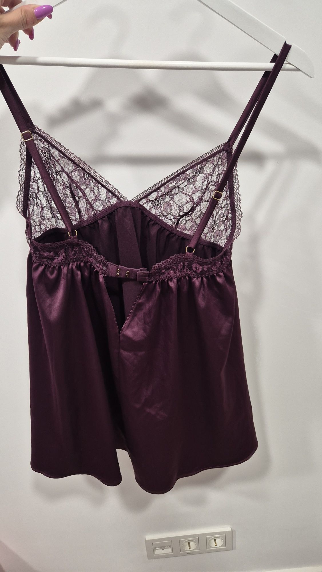 Victoria's Secret сатенена нощничка