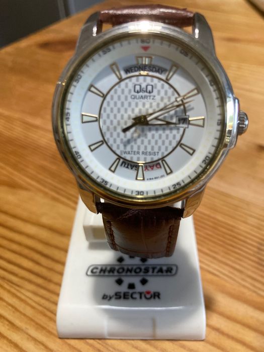 Ceas Q&Q de vânzare.Nou,curea de piele,dată,ziua,Wp 30m.