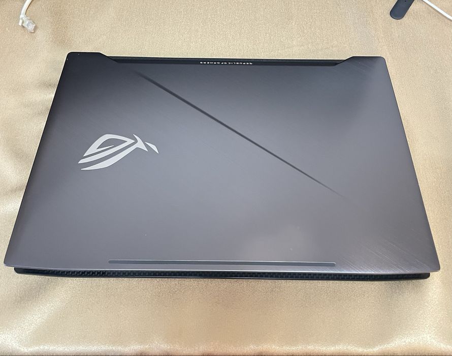 Laptop ASUS ROG Strix GL703GM 17,3″ FHD 120Hz, i7-8750H, GTX 1060