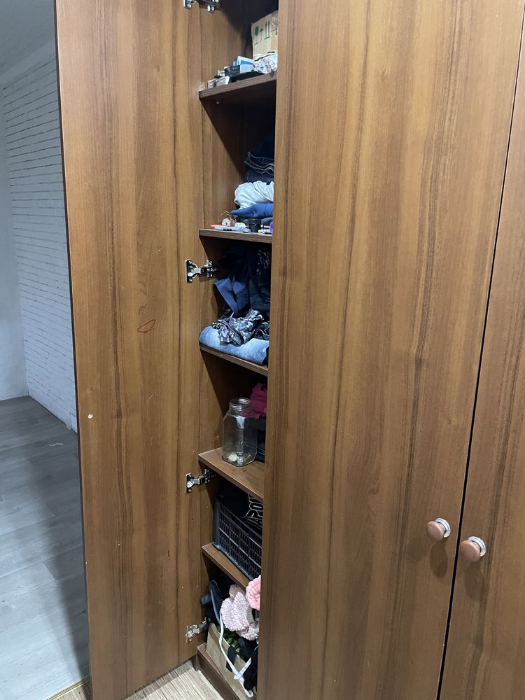 Продам шкаф в прихожую