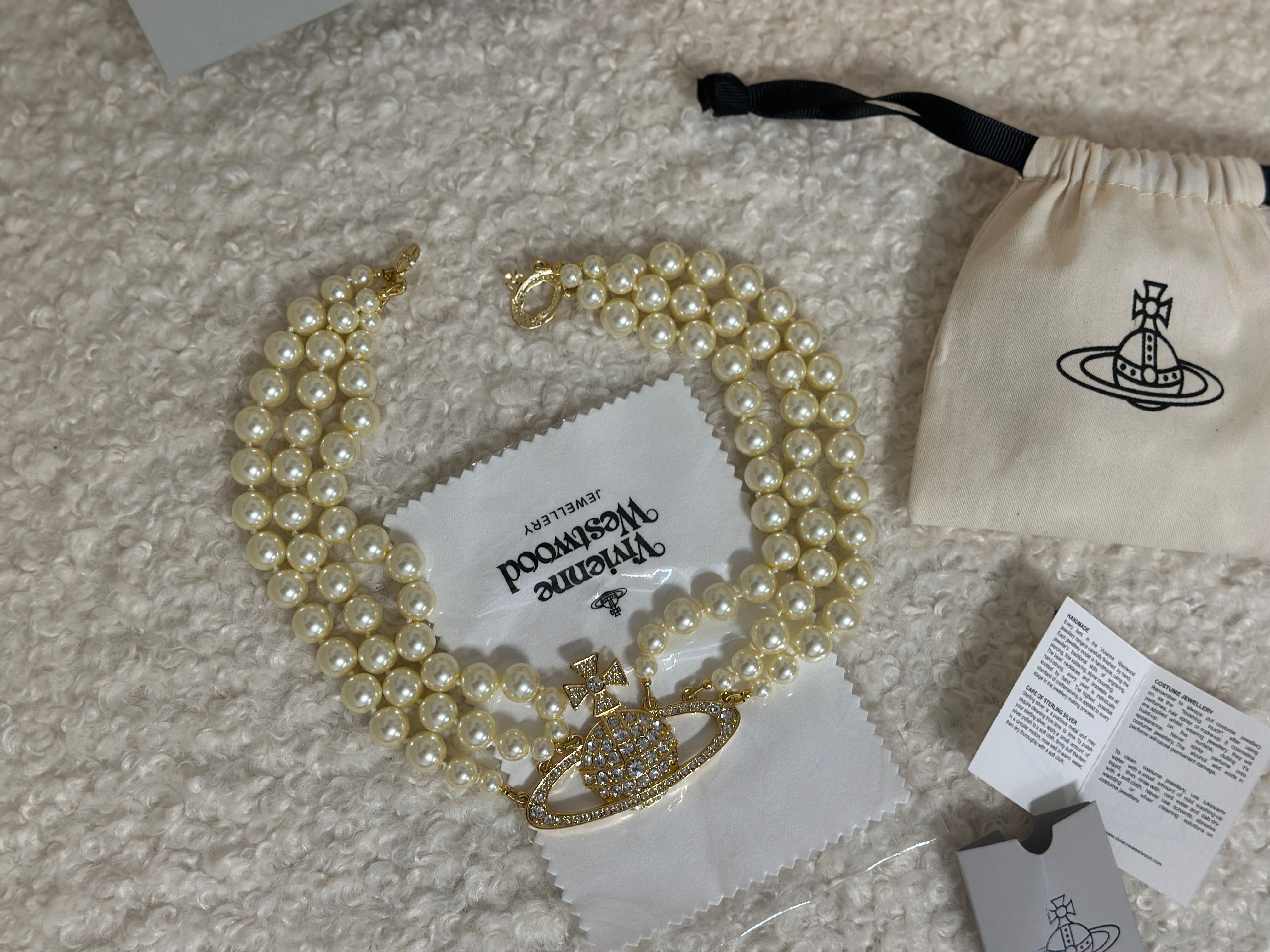 Colier Vivienne Westwood pearl orb auriu 3 randuri
