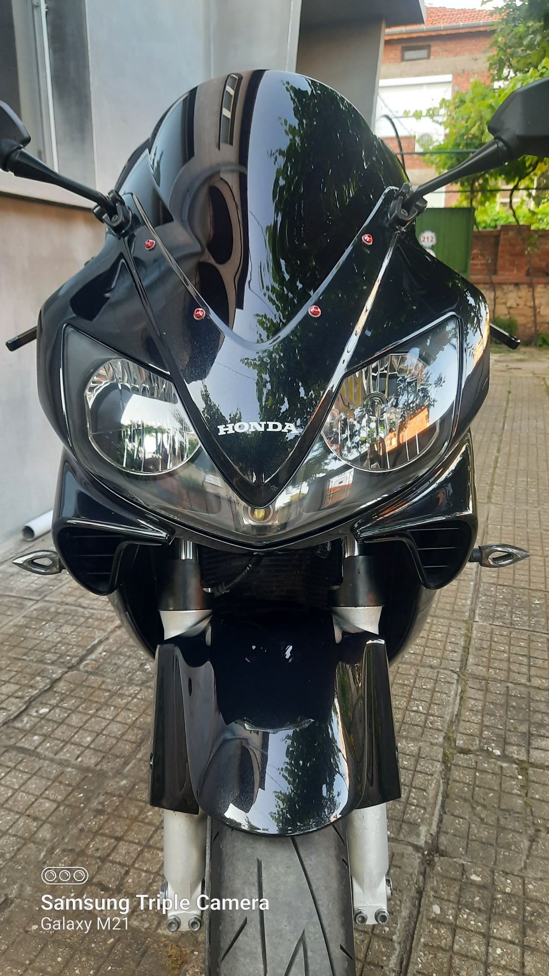 Honda CBR F4i.   .