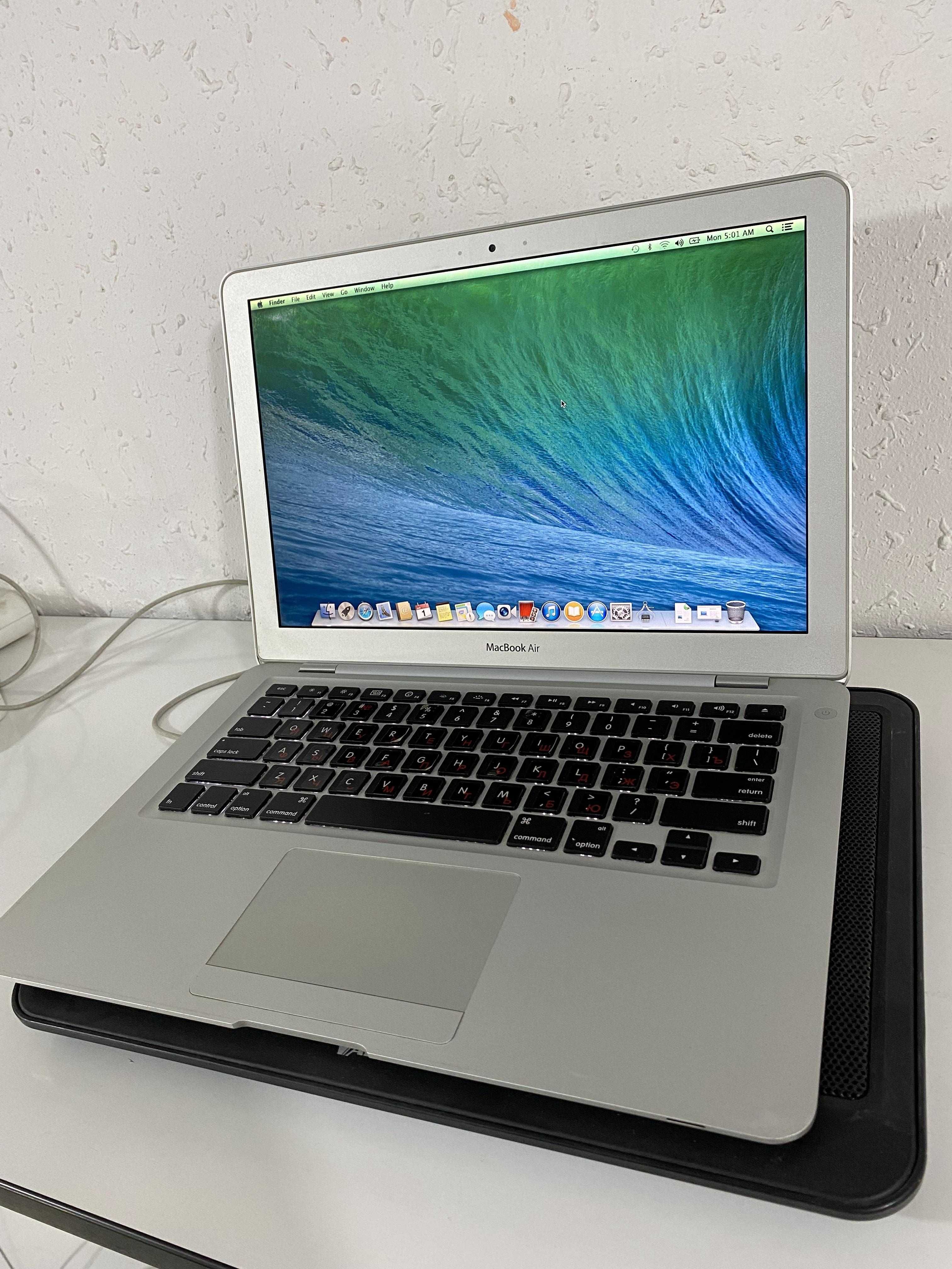 Macbook Air Core2Duo\2GB\128GB SSD\NVIDIA GF9400M\13,3". Дешево.