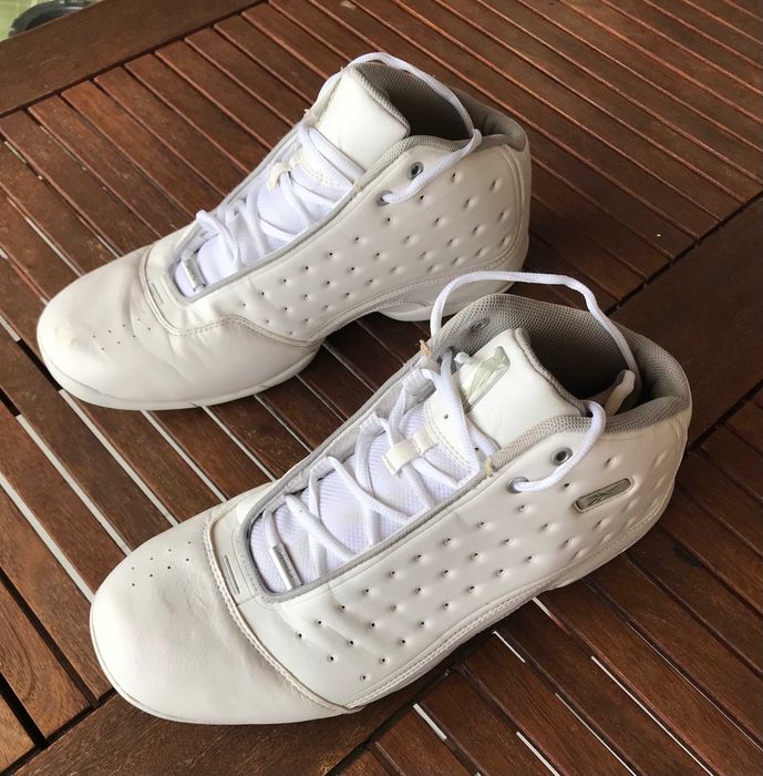 Продава чифт баскетболни кецове № 42.5 кожа. NBA модел на Nike. 50лв.