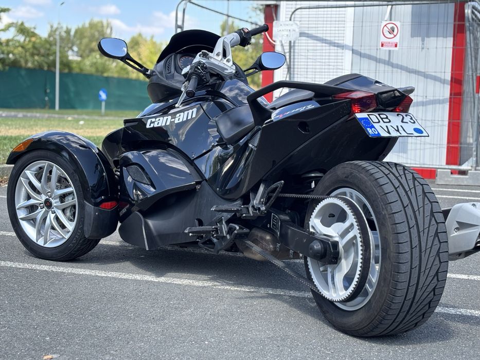 Can am spyder bombardier 2015