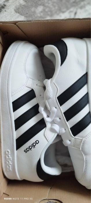 Маратонки Adidas Нови