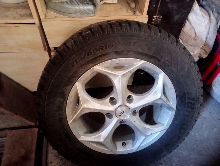 Продам 4 колеса зимней резины,с дисками