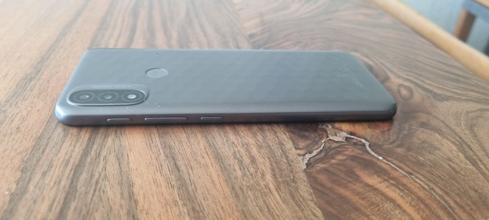 Продавам Motorola  Е 20