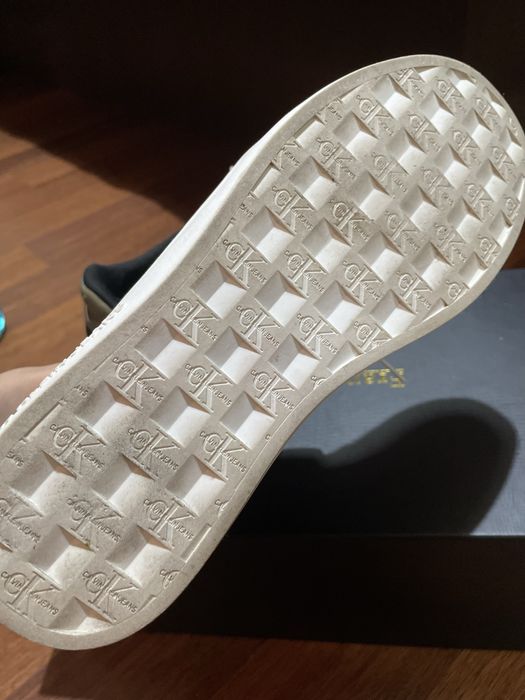 Sneakersi barbati 40, aproape noi