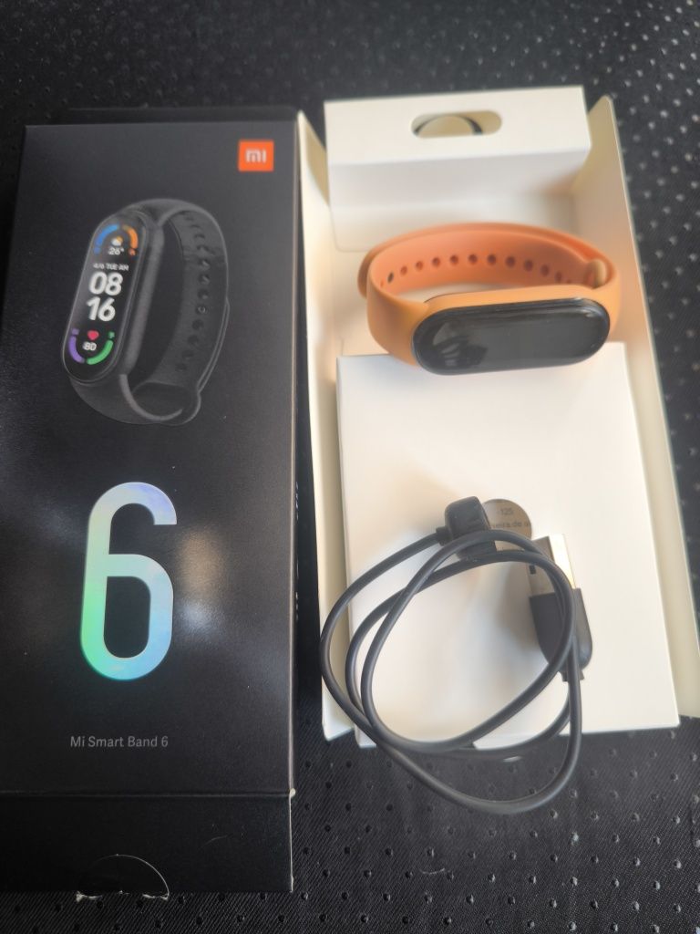 Xiaomi Mi Band 6 - смарт часовник гривна