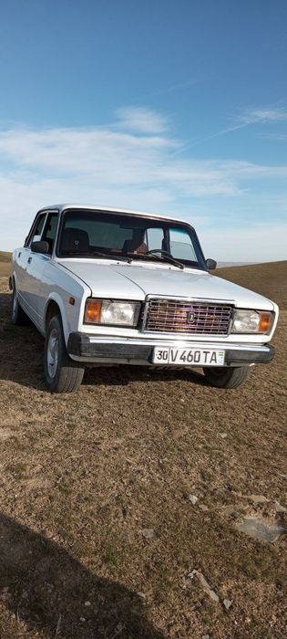 Vaz 2107 sotiladi