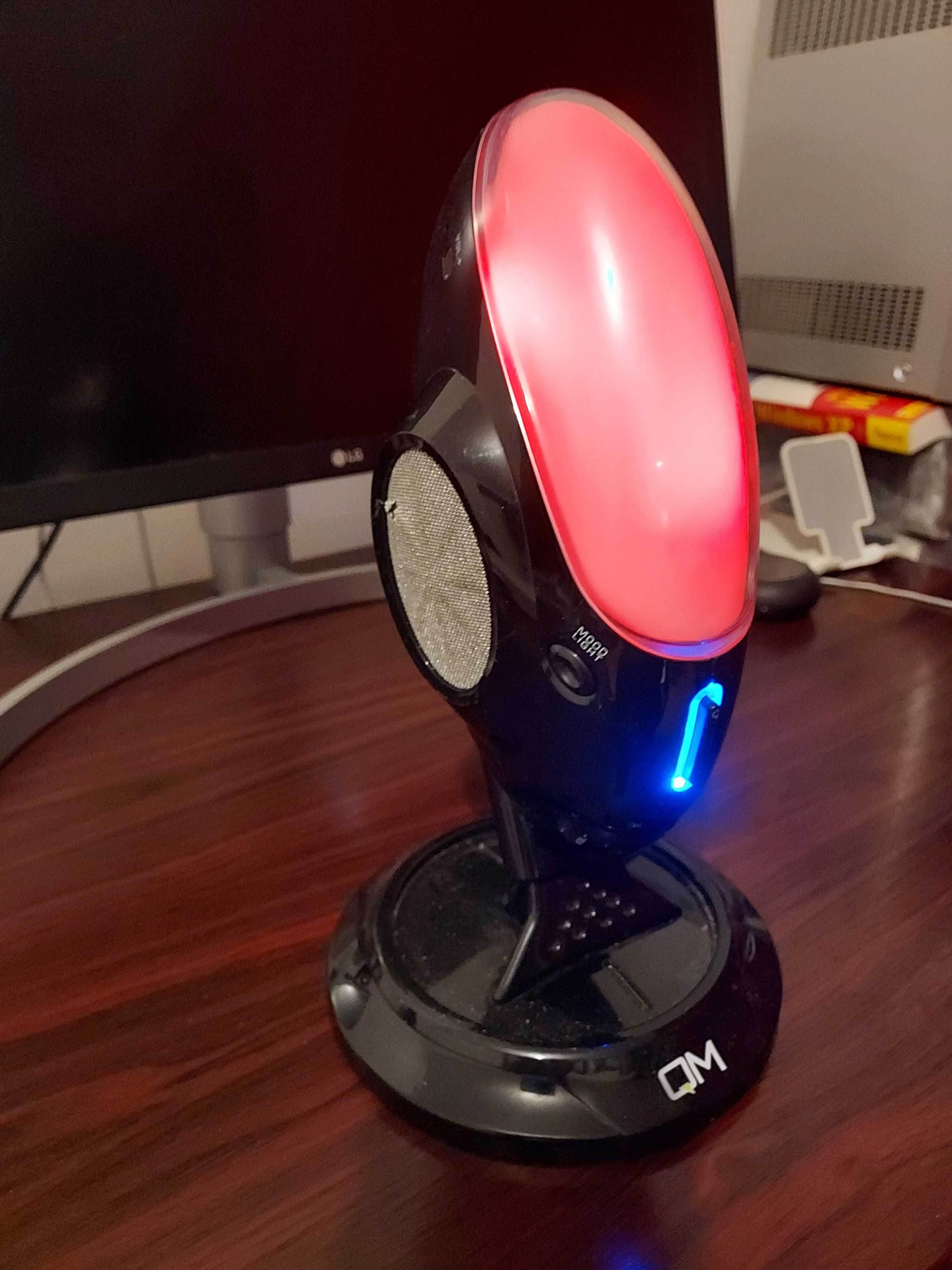 Lampa multicolora cu radio incorporat si operare prin senzori