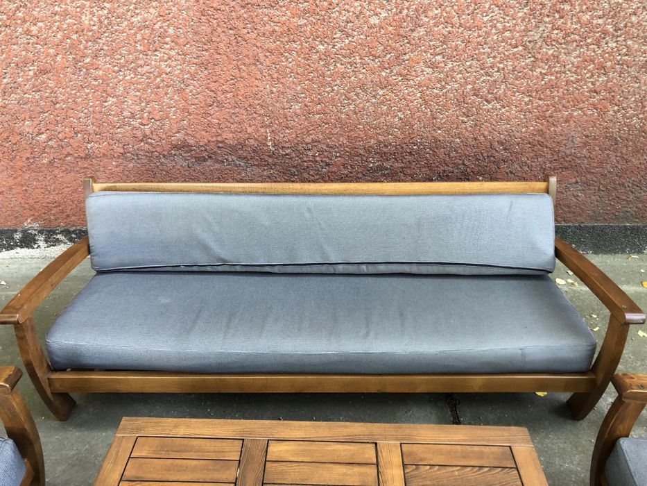 Градински маси и нисък диван