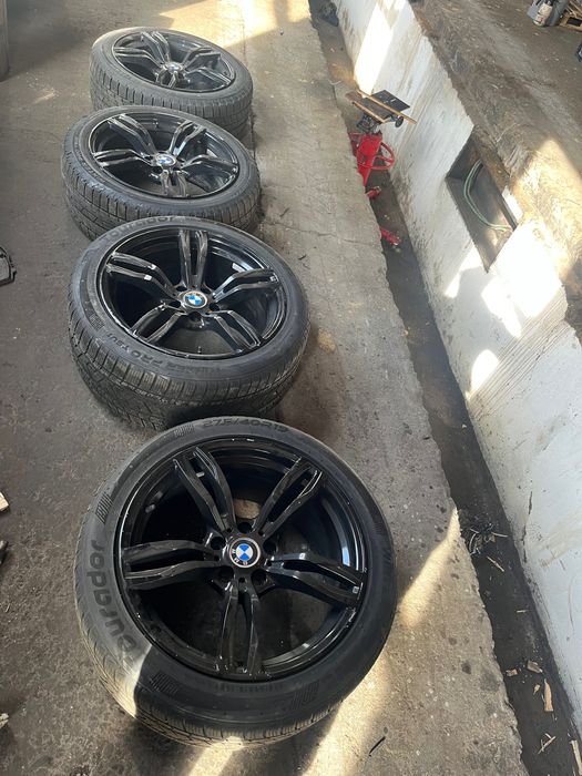 Cauciucuri cu tot cu jante