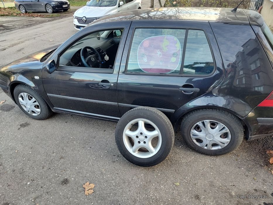 Vând Golf IV 1,4,16valve motor AXP benzina , negociabil