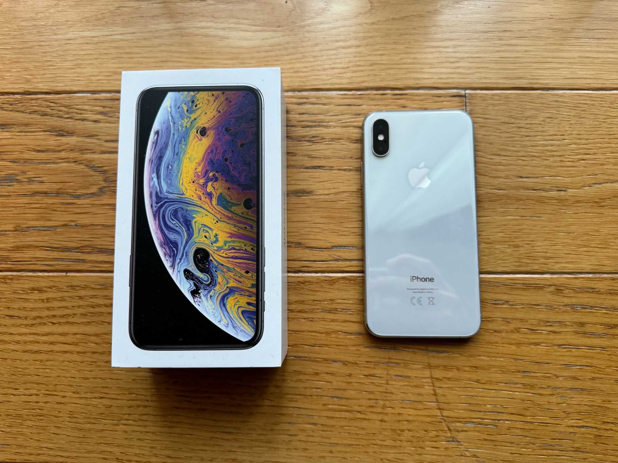 iPhone XS 64GB бял