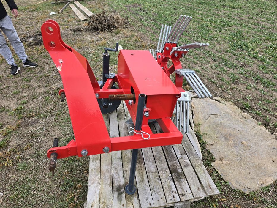 Vând: Mașină de plantat cartofi și Mașină de recoltat cartofi