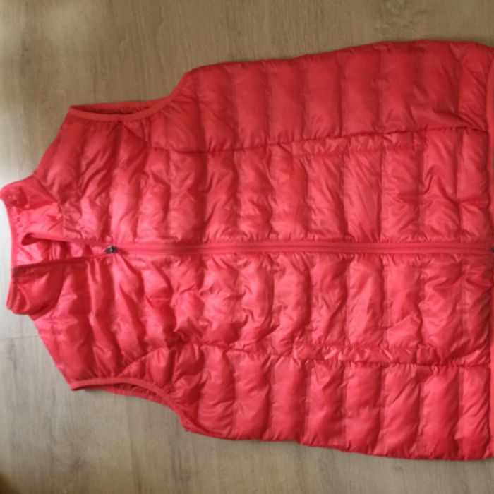 Почти нов,мек и лек елек.