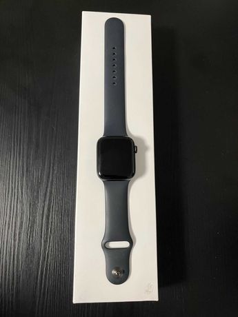Apple Watch SE Space Gray 44mm.