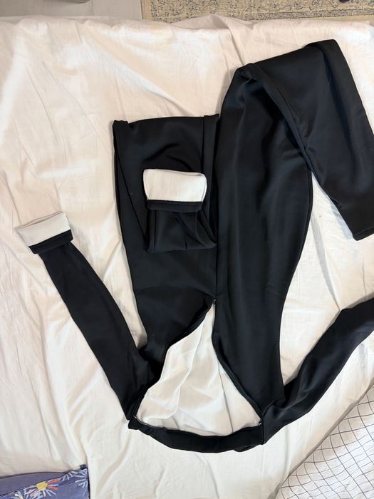 Salopeta inblanita si mulata pe corp