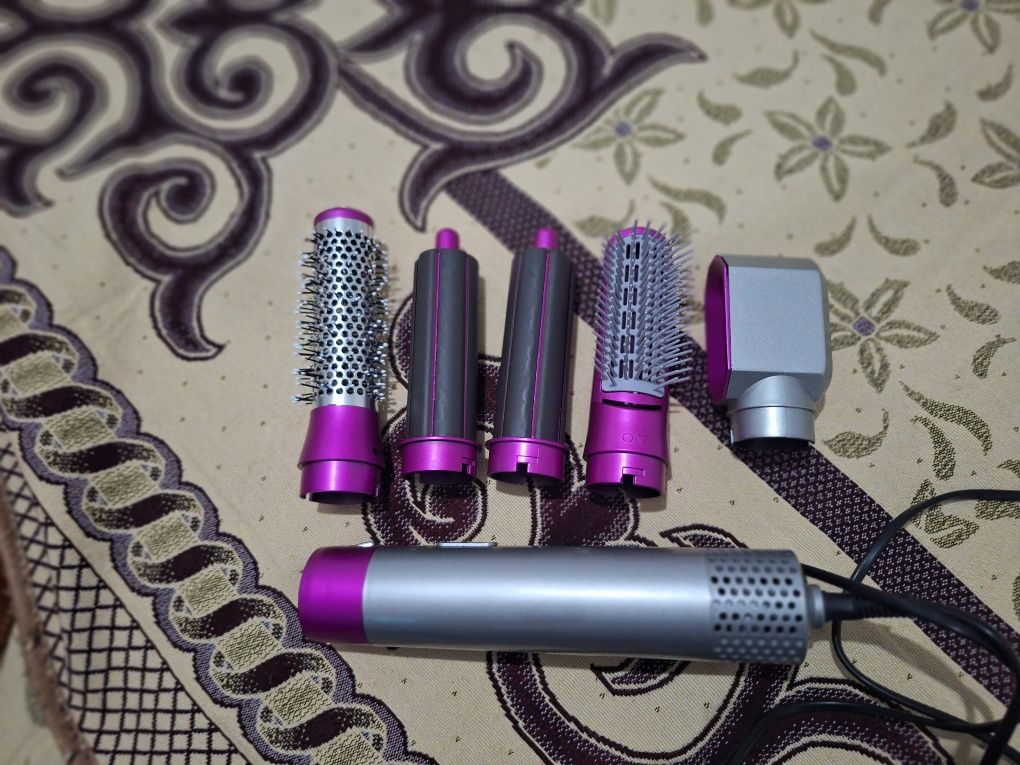 Продам Dyson фен