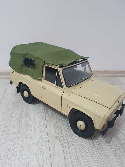 Vand macheta ARO 240 la scara 1:8