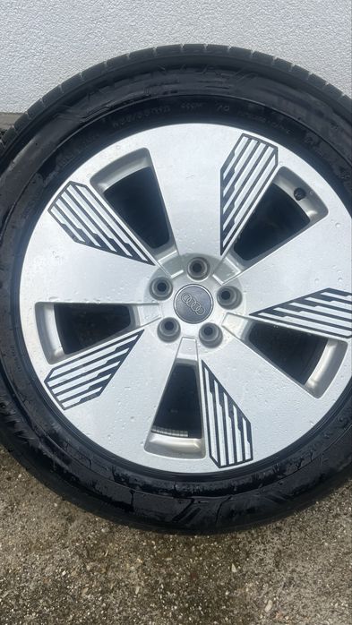 Джанти с гуми оргинални Audi Q7 e-tron