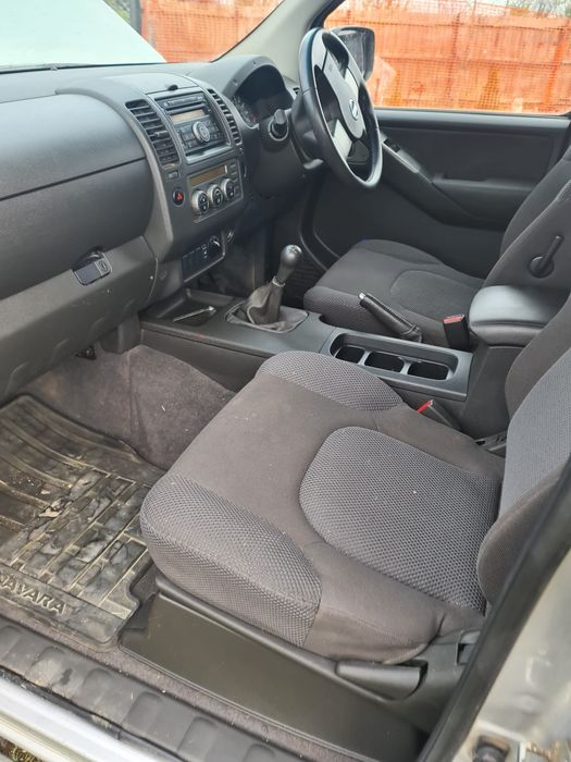 Masina Nissan Navara