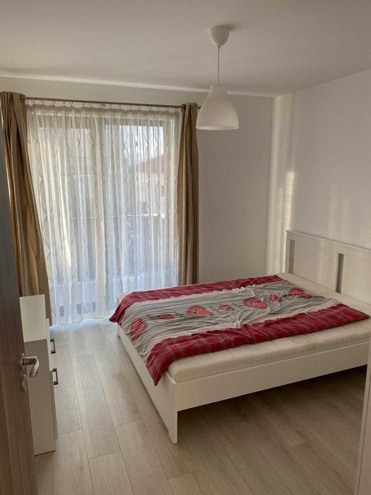 Inchiriez camera in apartament cu 2 camere