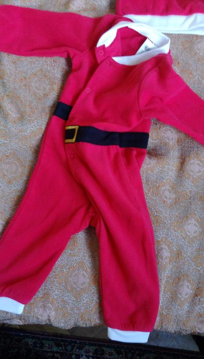 Продавам Бебешки екип на Дядо Коледа – нов