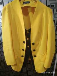 Продаю комбинированный желточерный  кастюм,в отличном состоянии.