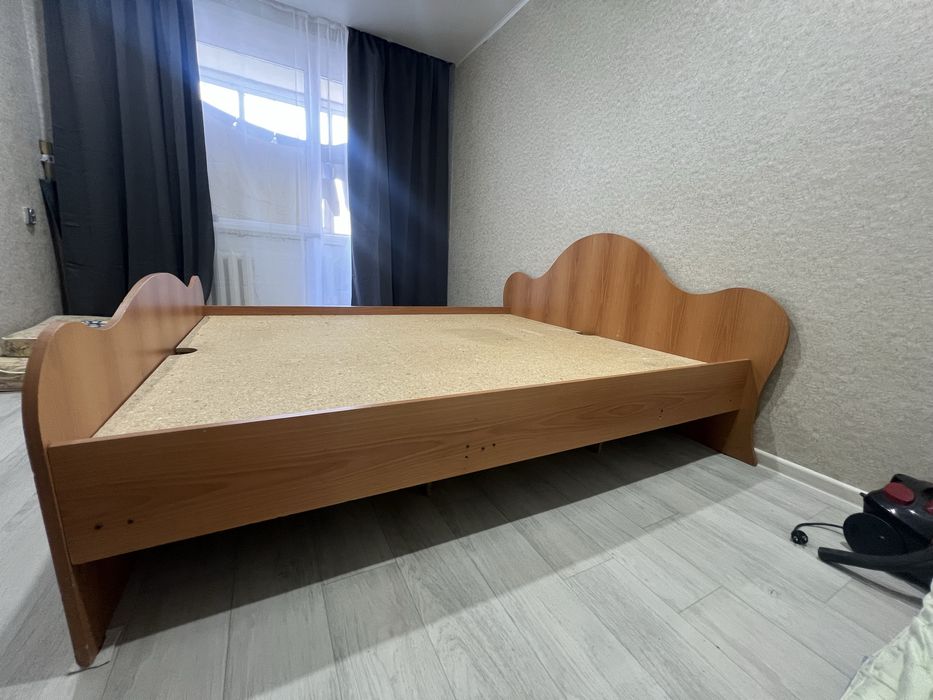 Двуспальная кровать