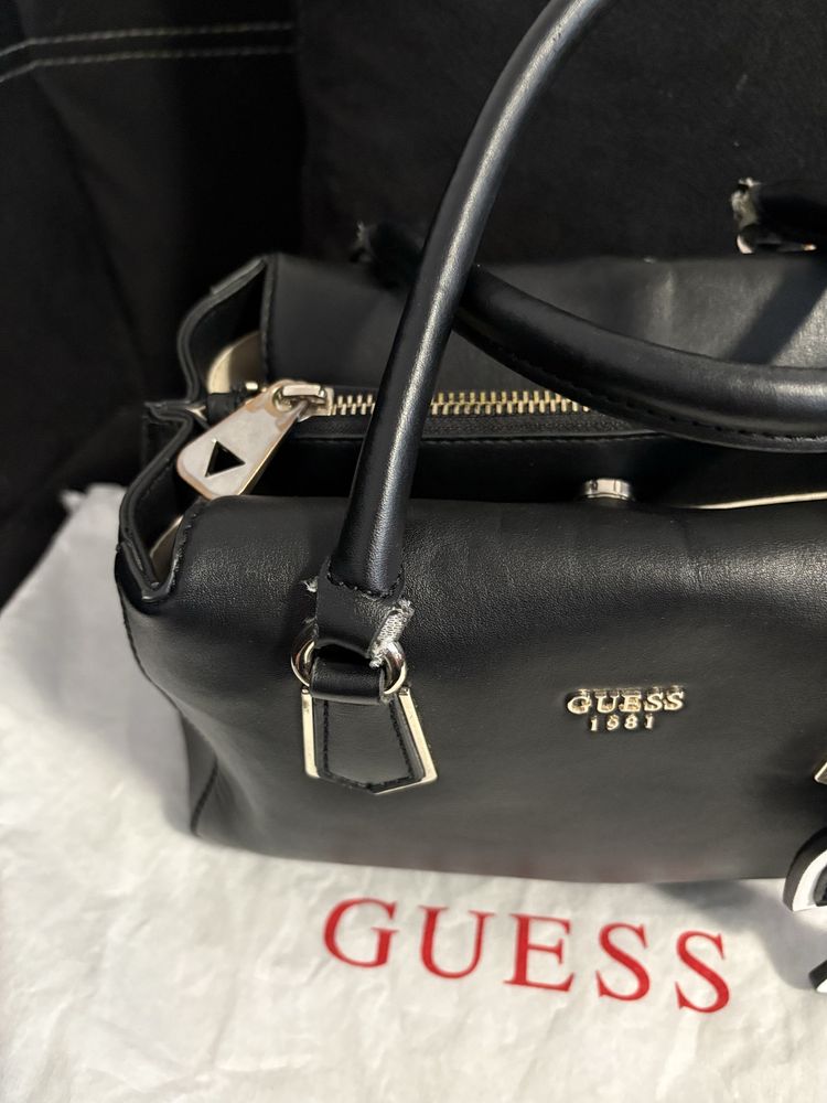 Дамска Чанта Guess