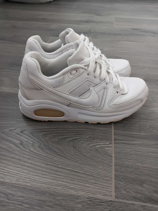 Vand adidadi Nike Air Max