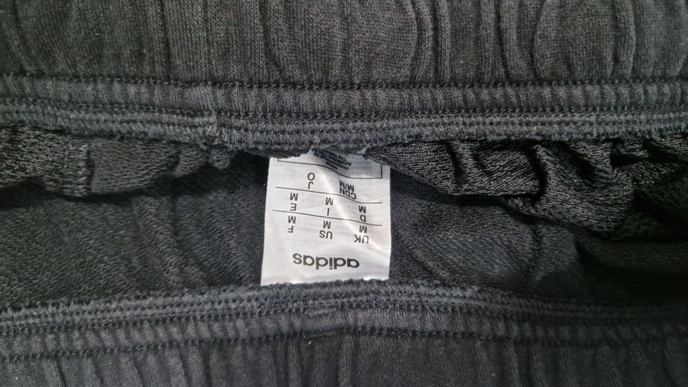 Pantaloni scurti Adidas M