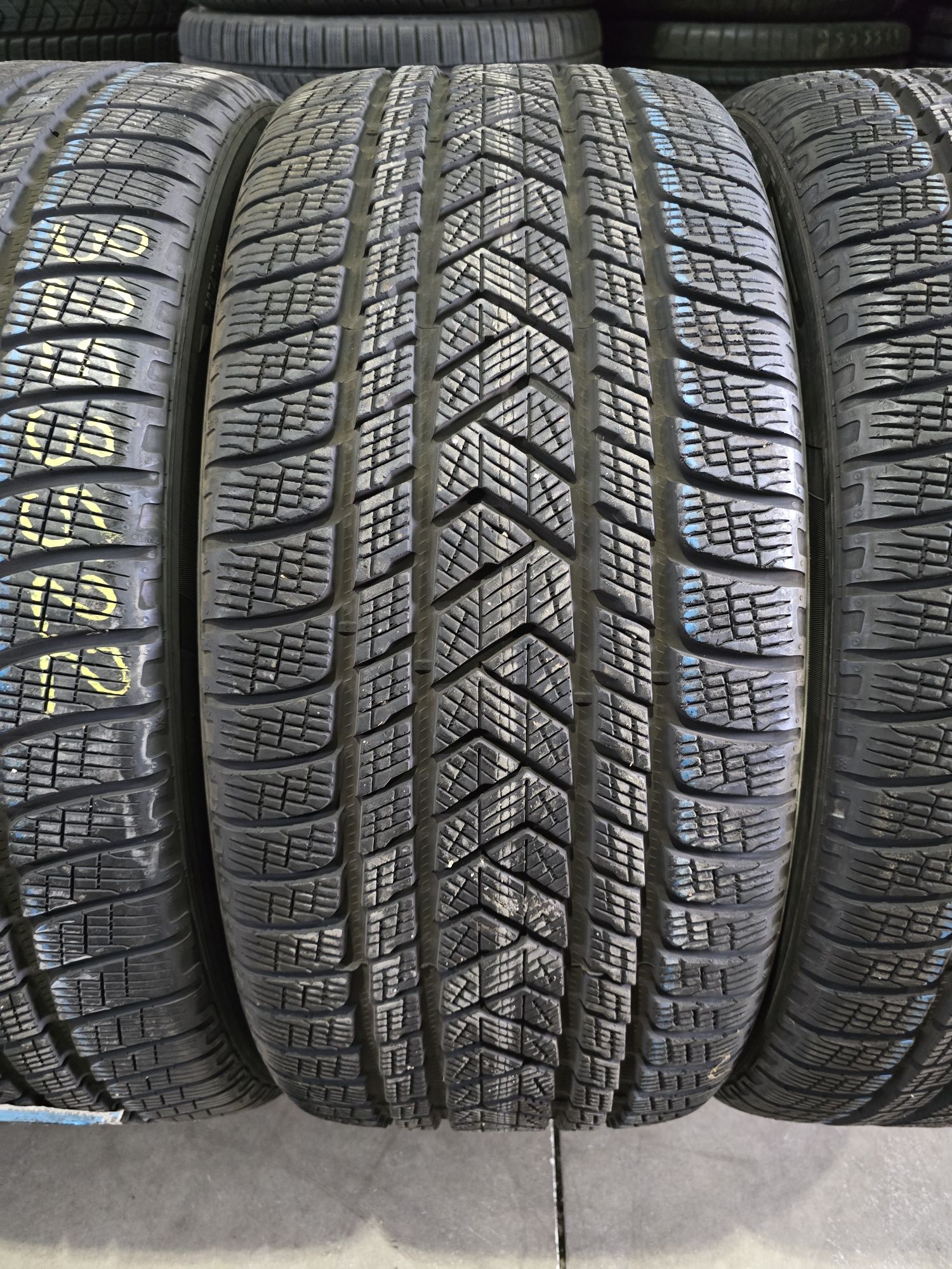 325/35/22//285/40/22 PIRELLI
