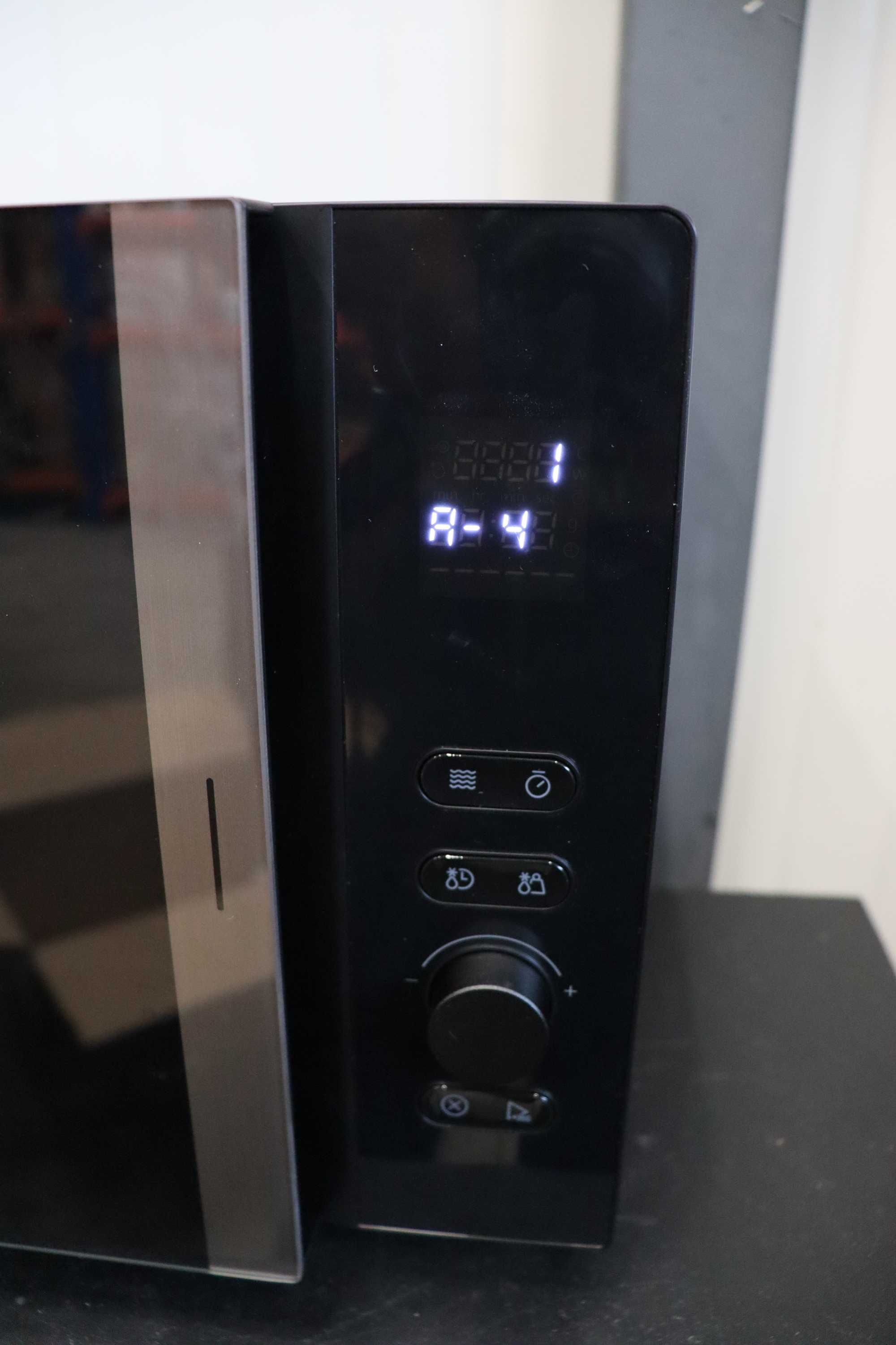 Микровълнова фурна Toshiba MV-AM20T 20л, 800W, 12 автоматични програми