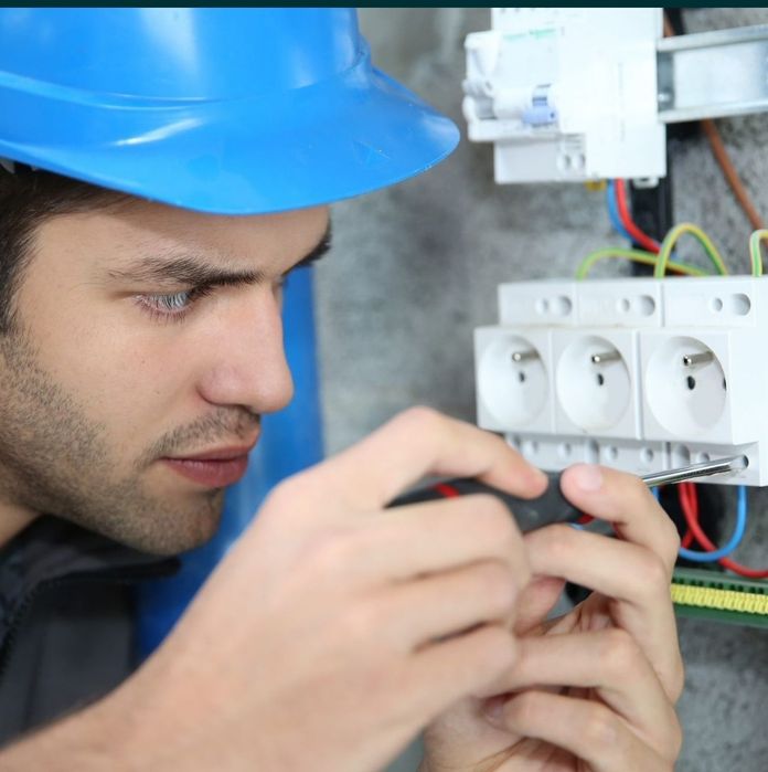 Электрик ремонт электропроводки и розеток срочный выезд по городу и пр