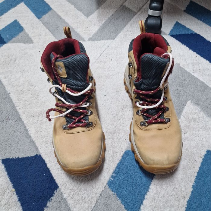 Vând bocanci marimea 42