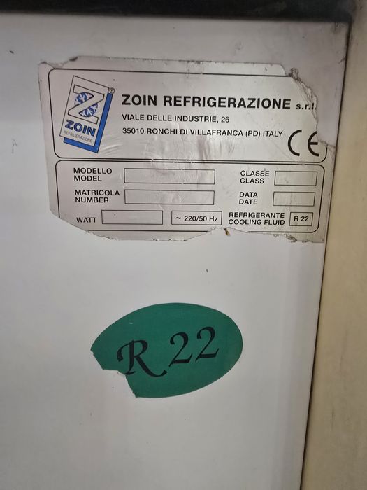 Vând vitrine frigorifice