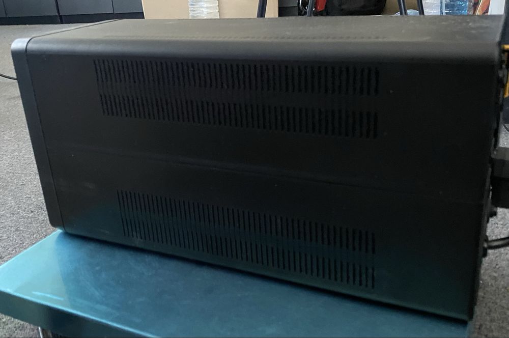 UPS APC BX1600MI-GR, 1600VA, 230V, AVR, 4 prize Schuko, baterii noi