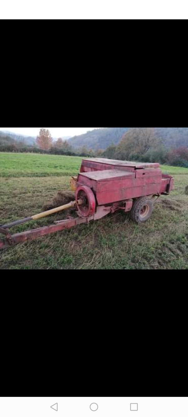 Vând balotiera new holland 270