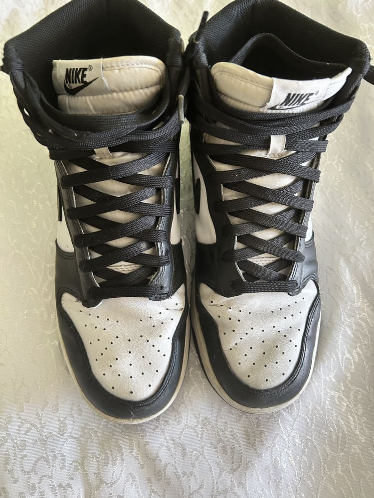 Nike dunk panda.